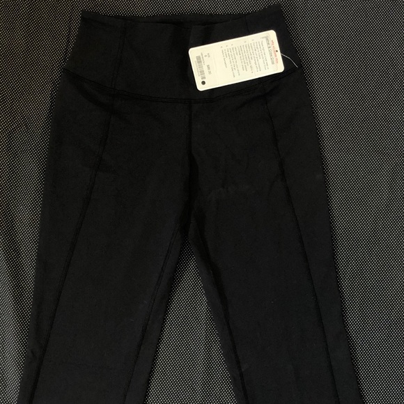 BNWT Lululemon Gather and Crow Crop II Sz 6 Black - Picture 2 of 7